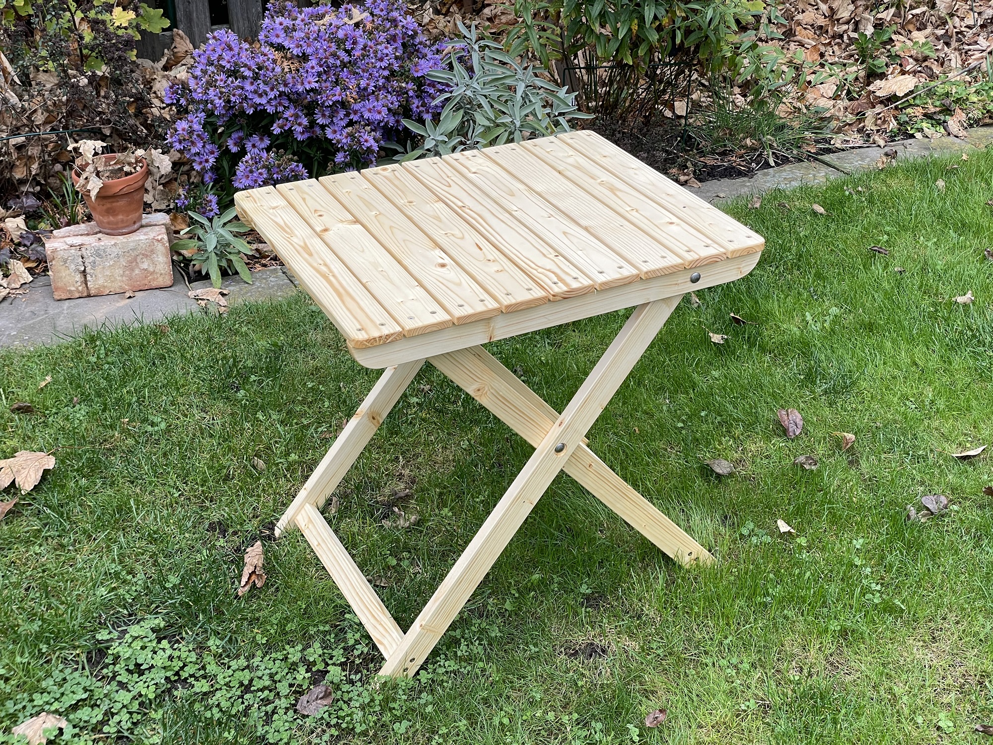 Foldable outdoor table